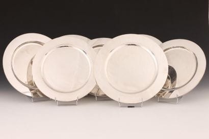 ENSEMBLE D'1 PLAT ET DE 6 ASSIETTES DE PRESENTATION...