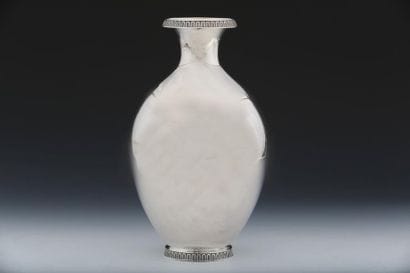 VASE BALUSTRE MODERNE EN ARGENT 835 à décor...