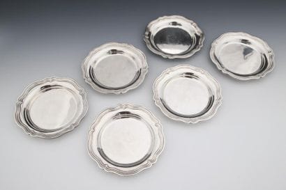 CHRISTOFLE - SUITE DE 5 DESSOUS DE CARAFE...