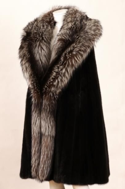 CHRISTIAN DIOR FOURRURE - CAPE de vison dark...