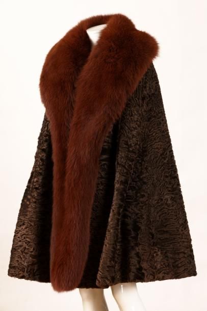 CHRISTIAN DIOR FOURRURE - CAPE en astrakan...