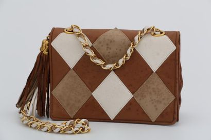 CHANEL PARIS - PETIT SAC 19.5 cm en cuir...