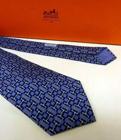 HERMES PARIS - CRAVATE en soie à décor de...