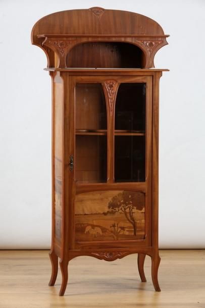 Paul GUTH (XXème Siècle)

Vitrine Art Nouveau...
