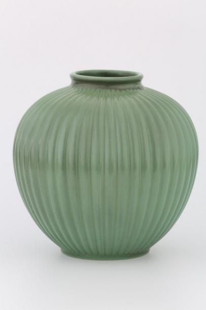 Richard GINORI (XXème) 

Vase boule céladon...