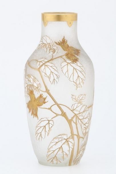 SAINT DENIS 

Vase balustre 

Verre doré...