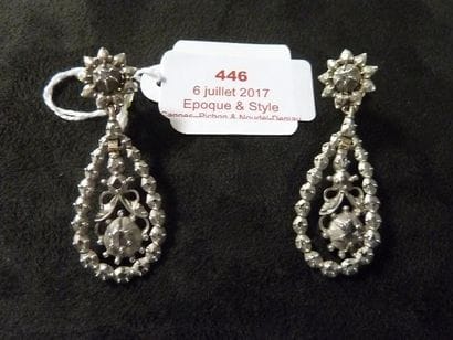 PAIRE DE PENDANTS D'OREILLE 

du XIXe Siècle...