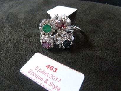 LOT DE QUATRE BAGUES MARGUERITES Vers 1960/1970...
