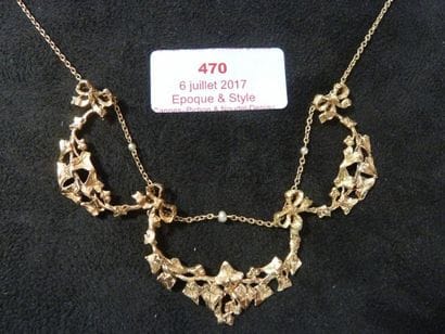 COLLIER DRAPERIE 

du Début du XXème Siècle...