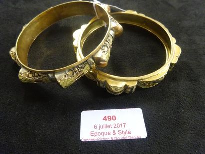 LOT DE DEUX BRACELETS RUBANS rigides 

or...