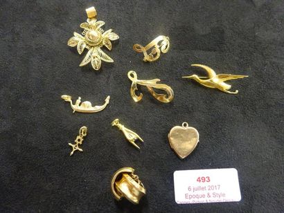 PETIT LOT DE BROCHES (3), BRELOQUES et PENDENTIFS...