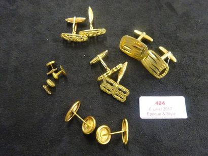 LOT DE 4 PAIRES DE BOUTONS DE MANCHETTES

2...