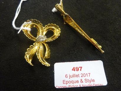 15 - 28 - LOT DE DEUX BROCHES 

or Vers 1960

1...