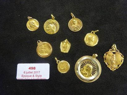 10 - LOT DE SEPT MEDAILLES et BRELOQUES Religieuses

UNE...