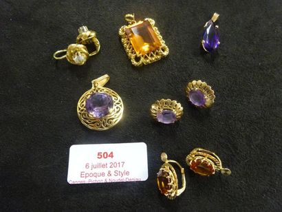 LOT DE TROIS PENDENTIFS sertis d'améthystes...