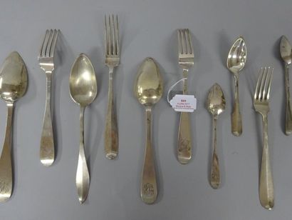 IMPORTANT LOT DE COUVERTS DE TABLE ET CUILLERES...