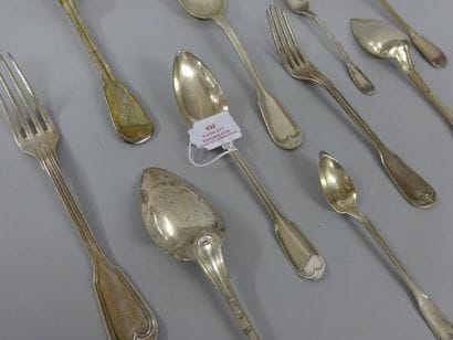 LOT DE COUVERTS DE TABLE, DE CUILLERES A...