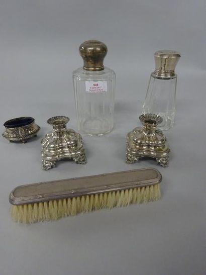 LOT D'ACCESSOIRES DE TABLE ET DE TOILETTE...