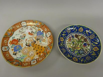 LOT : 

- D'UN PLAT du Début du XXème Siècle

Porcelaine...