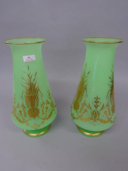 PAIRE DE VASES d'Epoque Napoléon III

Verre...