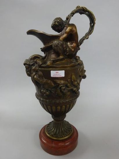 GRANDE AIGUIERE DECORATIVE Circa 1900

Bronze...