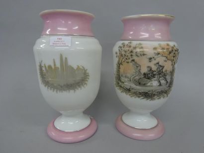 PAIRE DE VASES de forme balustre Fin XIXe...