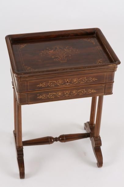 TABLE A OUVRAGES D' EPOQUE RESTAURATION -...