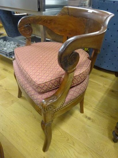 FAUTEUIL DE BUREAU GONDOLE d'Epoque Restauration

Acajou...