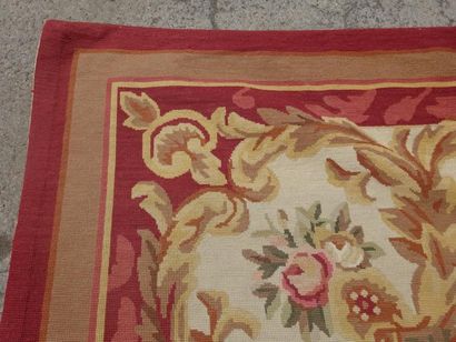 TAPIS AU POINT Style Aubusson Napoléon III

Décor...