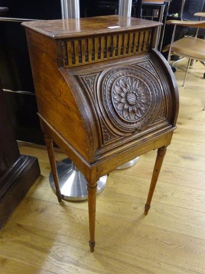 PETIT BUREAU D'ENFANT de Style Louis XVI...