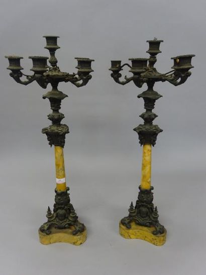 PAIRE DE GRANDS CANDELABRES D'EPOQUE NAPOLEON...