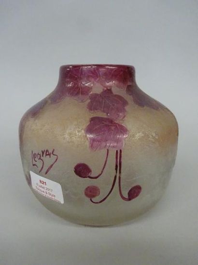 LEGRAS 

VASE OVOÏDE en verre deux couches...