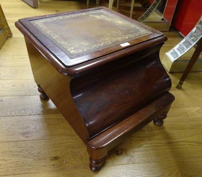 MEUBLE BED STEP

Angleterre Epoque Victorienne...