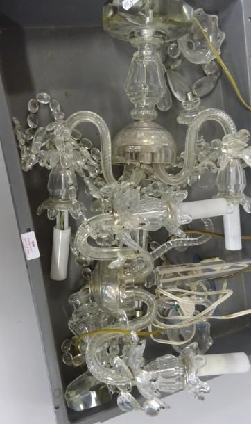 PAIRE DE GIRANDOLES à deux lumières, vers...