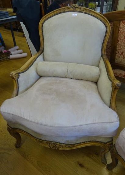 SUITE DE QUATRE BERGERES à dossier plat de...