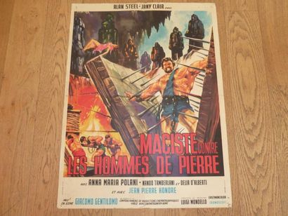 LOT D'AFFICHES DE FILMS comprenant :

- Les...