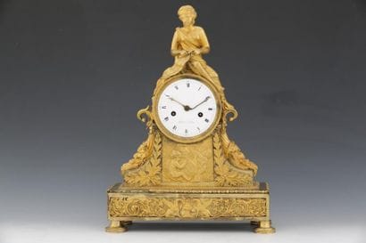 PENDULE BORNE de la Fin d'Epoque Louis XVI

Bronze...