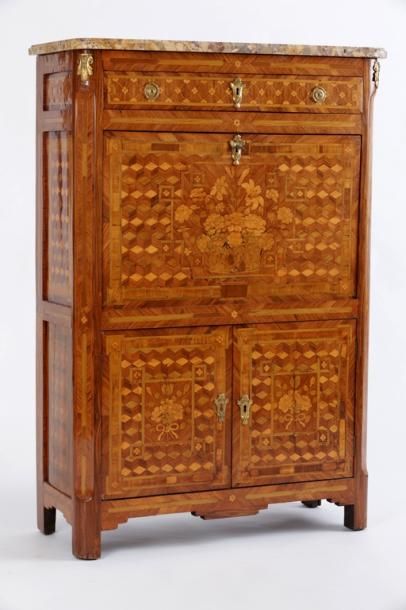 SECRETAIRE À ABATTANT d'Epoque Louis XVI

Estampillé...
