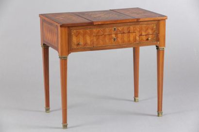 COIFFEUSE d'Epoque Louis XVI

Marqueterie...