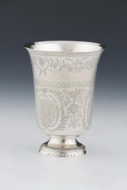 TIMBALE EN ARGENT d'Epoque Empire

De forme...