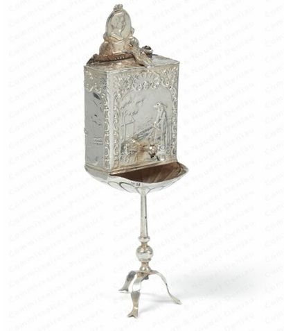 FONTAINE MINIATURE EN ARGENT Travail anglais...