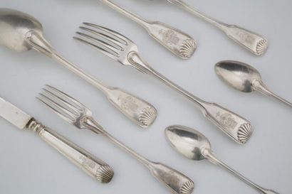 PARTIE DE MENAGERE DE COUVERTS ET COUTEAUX...