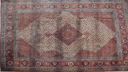 GRAND TAPIS Décor TABRIZ

Laine nouée

Décor...