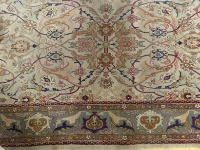 TAPIS D'ORIENT - Iran XXème Siècle

Laine...