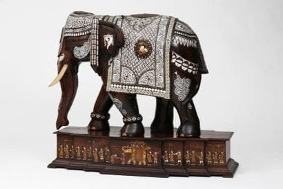 STATUE D'ÉLÉPHANT ET SON SOCLE - Ancien travail...