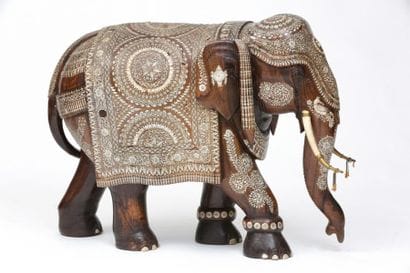 STATUE D'ÉLÉPHANT - Ancien travail Indien

Palissandre...