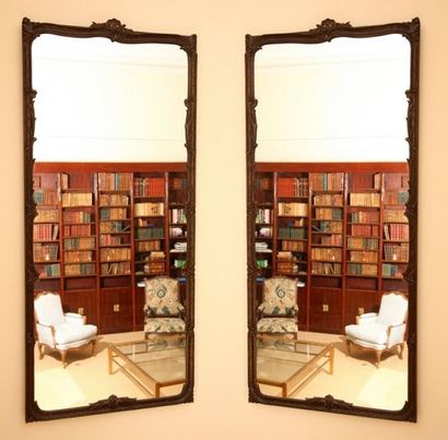 PAIRE DE GRANDS MIROIRS de Style Louis XV...