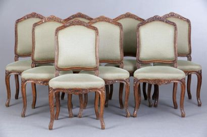 SUITE DE 8 CHAISES ET 2 FAUTEUILS de Style...