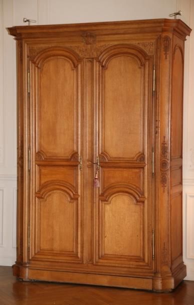 GRANDE ARMOIRE DE BOISERIE de Style Régence...