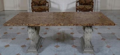 GRANDE TABLE DE MILIEU de Style Néoclassique...